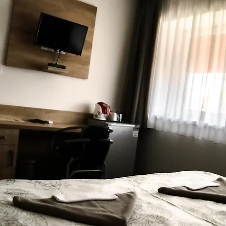 Kometa - Rodinny U Novomlynskych Jezer S Komfortem, Restauraci A Detskou Zonou