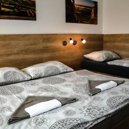 Kometa - Rodinny U Novomlynskych Jezer S Komfortem, Restauraci A Detskou Zonou Pensjonat 3*