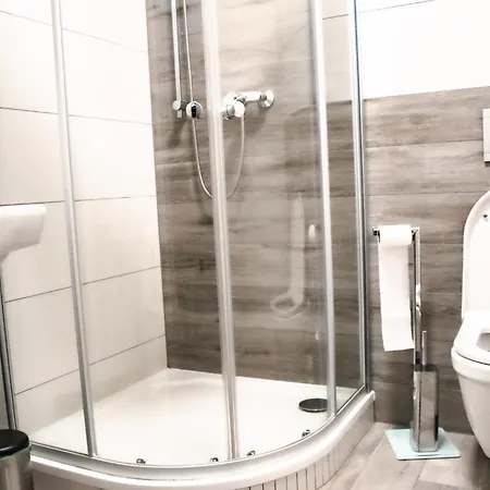 Kometa - Rodinny U Novomlynskych Jezer S Komfortem, Restauraci A Detskou Zonou 3*