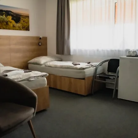 Kometa - Rodinny U Novomlynskych Jezer S Komfortem, Restauraci A Detskou Zonou 3*