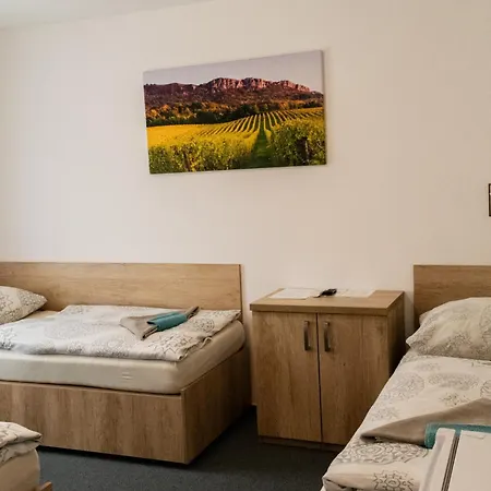 Kometa - Rodinny U Novomlynskych Jezer S Komfortem, Restauraci A Detskou Zonou 3* Pasohlávky
