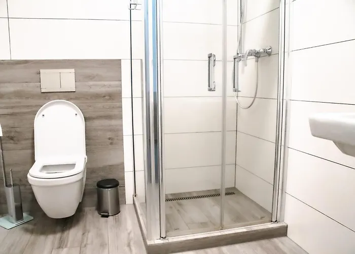 بيت ضيافة Kometa - Rodinny U Novomlynskych Jezer S Komfortem, Restauraci A Detskou Zonou 3*