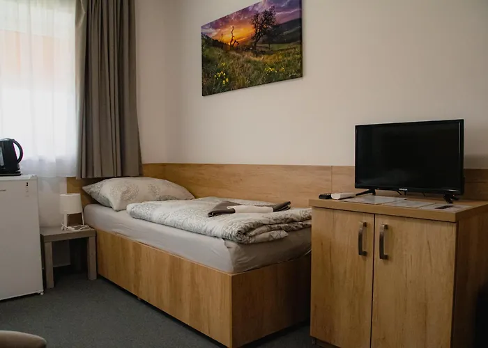 بيت ضيافة Kometa - Rodinny U Novomlynskych Jezer S Komfortem, Restauraci A Detskou Zonou 3*