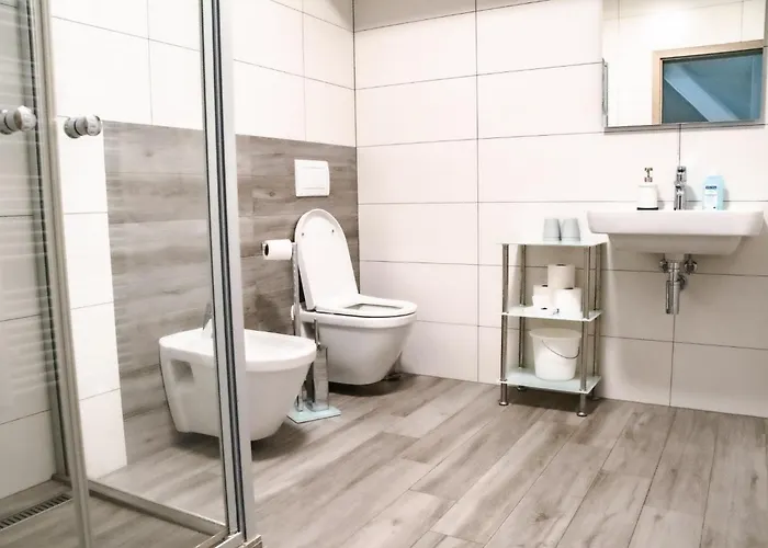 Kometa - Rodinny U Novomlynskych Jezer S Komfortem, Restauraci A Detskou Zonou 3*