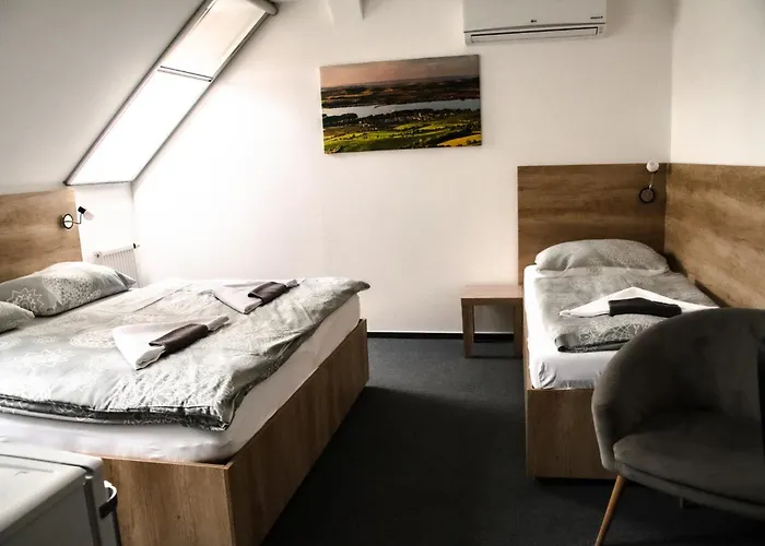 Kometa - Rodinny U Novomlynskych Jezer S Komfortem, Restauraci A Detskou Zonou بيت ضيافة 3*