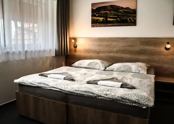 بيت ضيافة Kometa - Rodinny U Novomlynskych Jezer S Komfortem, Restauraci A Detskou Zonou 3*